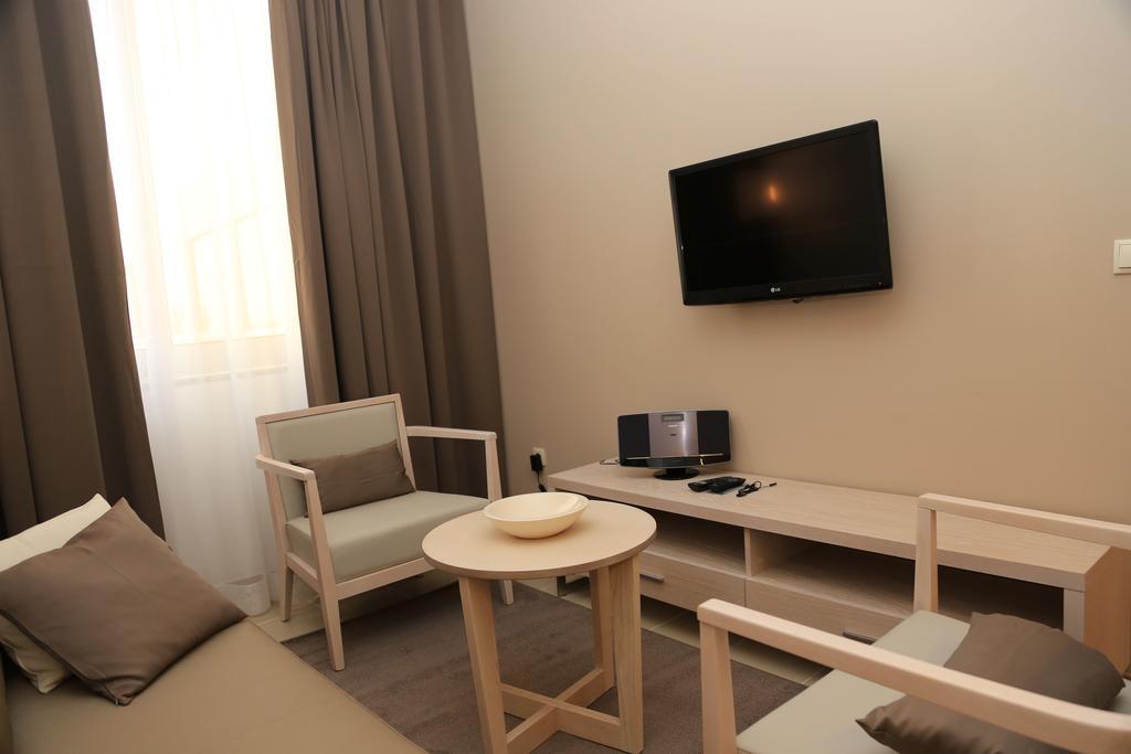 Fly Hotel Luanda Exterior photo